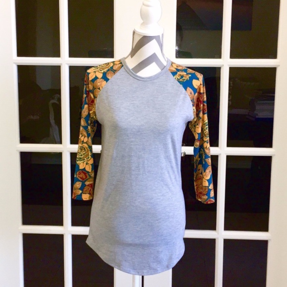 Lularoe Randy Gray w/ Floral Sleeve Shirt size:XS